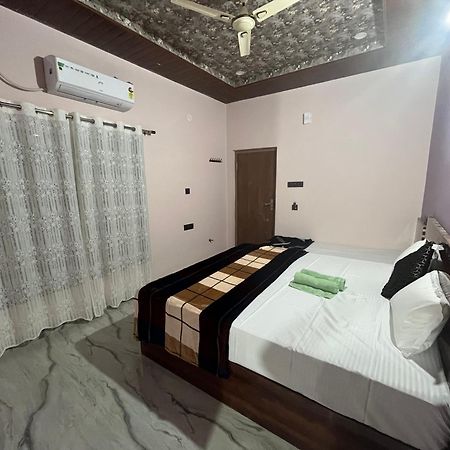 Manoj Homestay 亨比 外观 照片